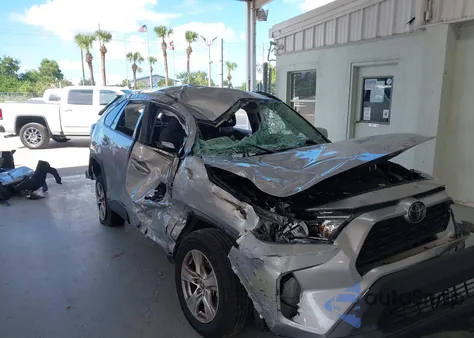 2021 Toyota Rav4 Xle z USA, uszkodzony, nr VIN 2T3W1RFV8MC124731